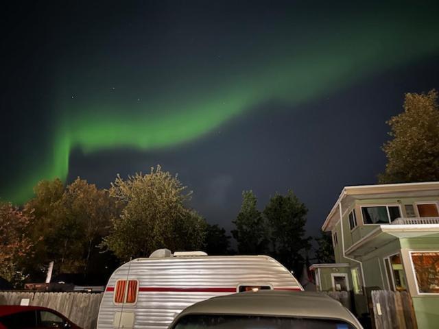 Base Camp Anchorage Hostel Exterior foto